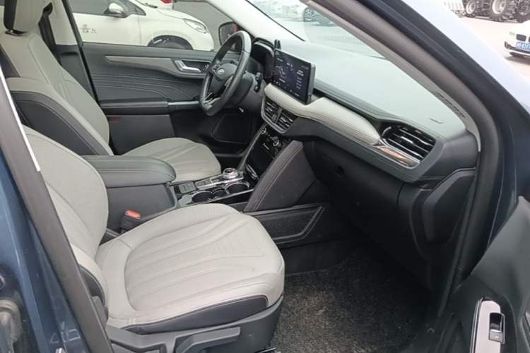 Used Ford Escape 2020 EcoBoost 245 Four-Wheel Drive Luxury Edition Right Front Seat