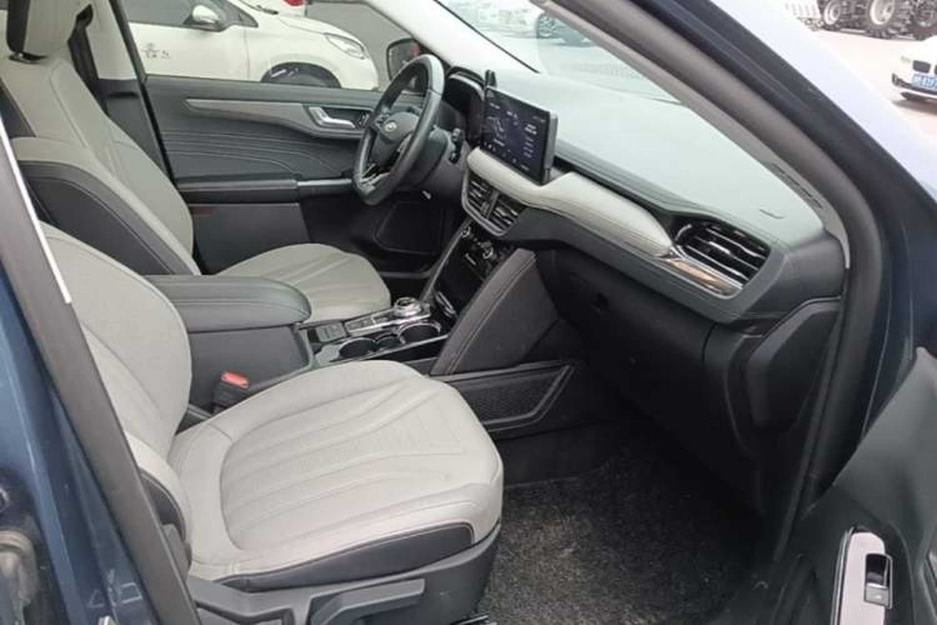 Used Ford Escape 2020 EcoBoost 245 Four-Wheel Drive Luxury Edition Right Front Seat