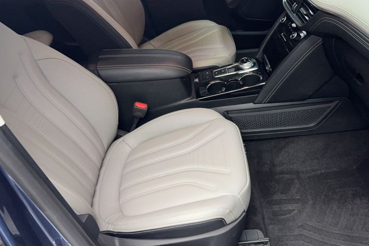 Used Ford Escape 2020 EcoBoost 245 Four-Wheel Drive Titanium Edition Right Front Seat