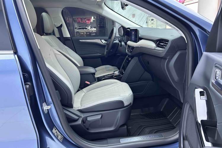 Used Ford Escape 2020 EcoBoost 245 Two-Wheel Drive Smart & Enjoyment Model Right Front Seat