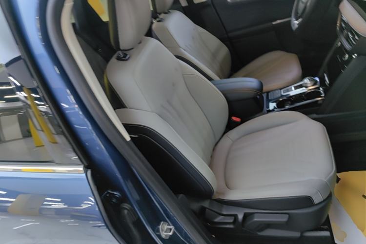 Used Ford Escape 2020 EcoBoost 245 Four-Wheel Drive Titanium Edition Right Front Seat