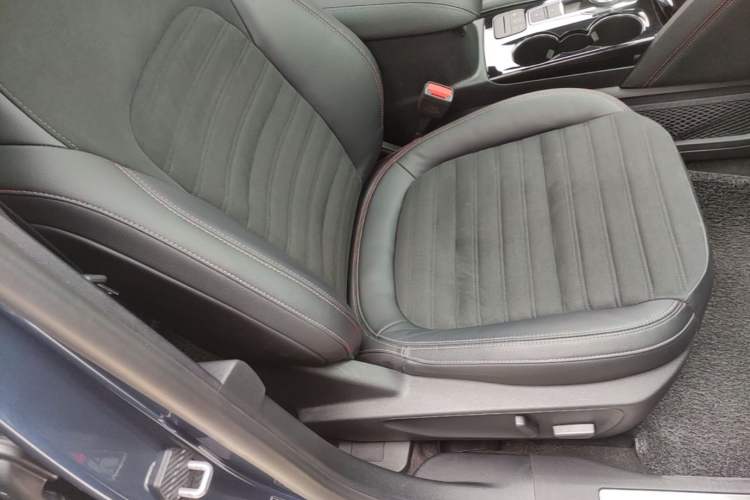 Used Ford Escape 2020 EcoBoost 245 Four-Wheel Drive ST-LINE Deluxe Edition Right Front Seat