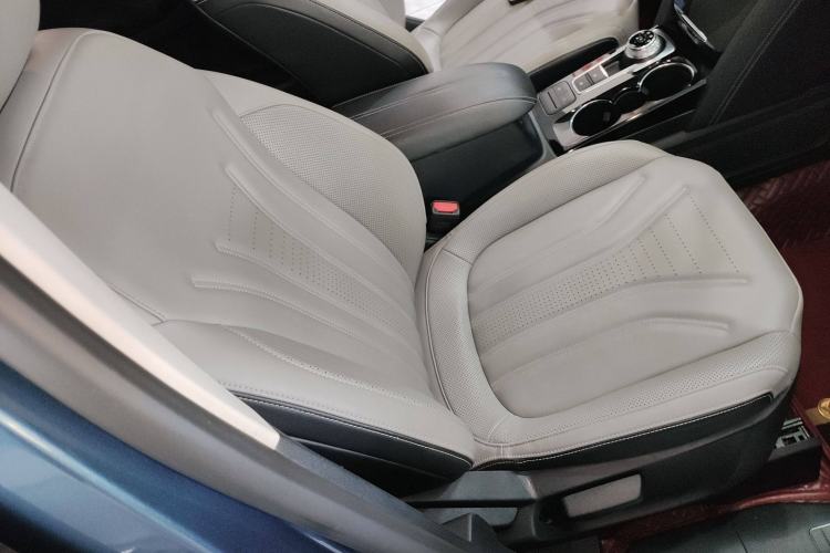 Used Ford Escape 2020 EcoBoost 245 Four-Wheel Drive Titanium Edition Right Front Seat