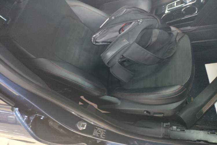 Used Ford Escape 2020 EcoBoost 245 Four-Wheel Drive ST-LINE Deluxe Edition Right Front Seat