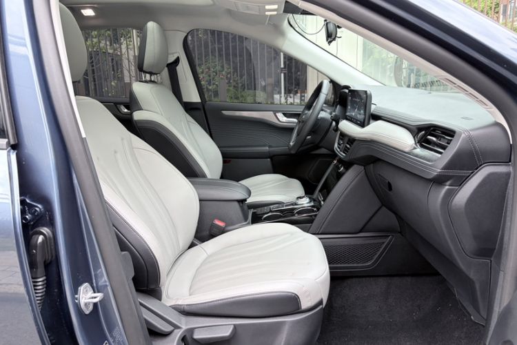 Used Ford Escape 2020 EcoBoost 245 Two-Wheel-Drive Comfort Edition Right Front Seat