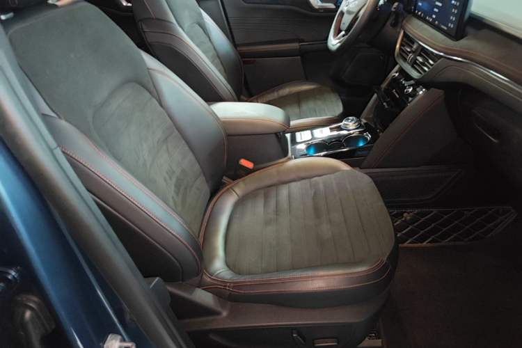Used Ford Escape 2020 EcoBoost 245 Four-Wheel Drive ST-LINE Deluxe Edition Right Front Seat