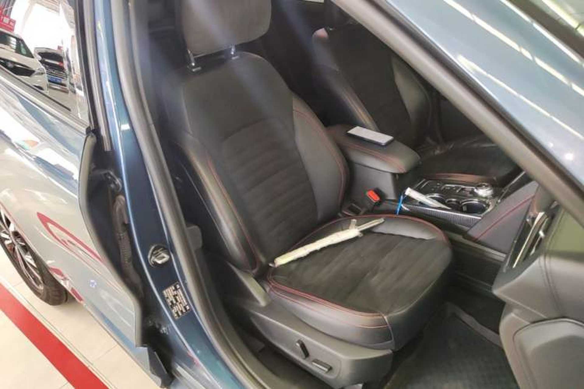 Used Ford Escape 2020 EcoBoost 245 Four-Wheel Drive ST-LINE Deluxe Edition Right Front Seat