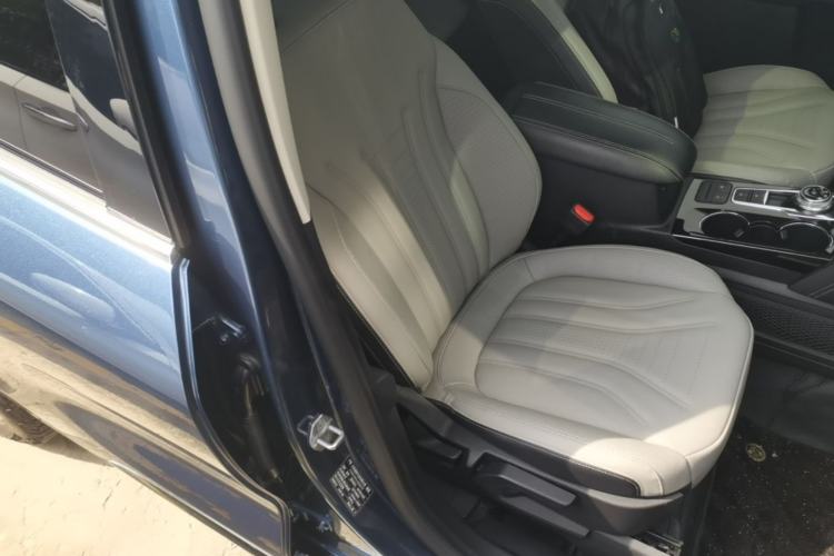 Used Ford Escape 2020 EcoBoost 245 Four-Wheel Drive Luxury Edition Right Front Seat