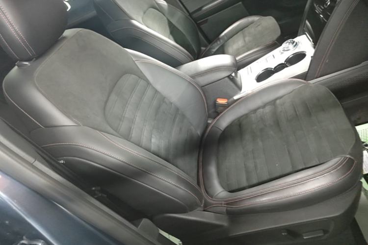 Used Ford Escape 2020 EcoBoost 245 Four-Wheel Drive ST-LINE Deluxe Edition Right Front Seat