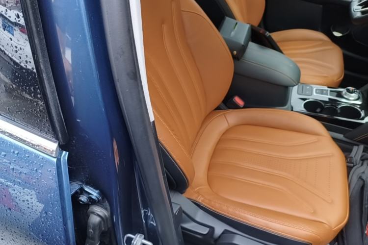 Used Ford Escape 2020 EcoBoost 245 Four-Wheel Drive Luxury Edition Right Front Seat