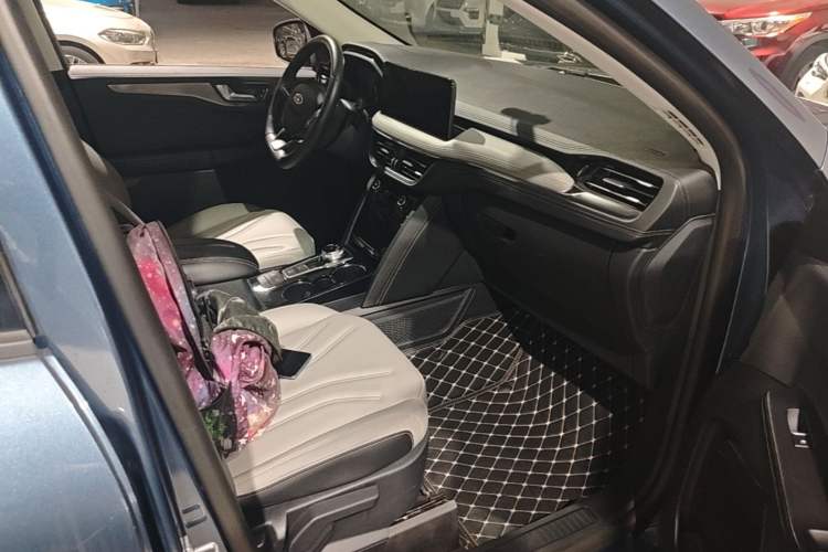 Used Ford Escape 2020 EcoBoost 245 Two-Wheel-Drive Comfort Edition Right Front Seat