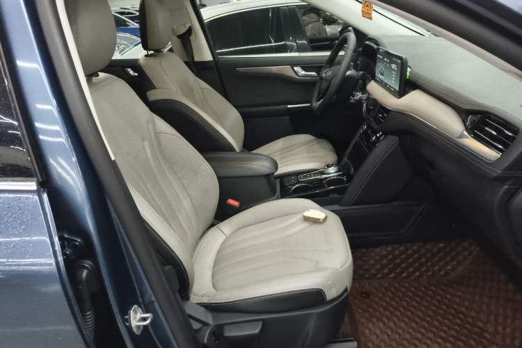 Used Ford Escape 2020 EcoBoost 245 Four-Wheel Drive Titanium Edition Right Front Seat