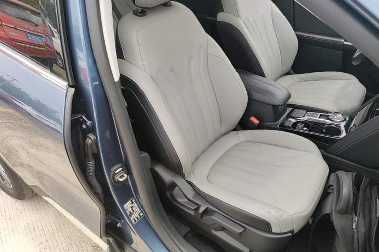 Used Ford Escape 2020 EcoBoost 245 Two-Wheel-Drive Titanium Edition Right Front Seat