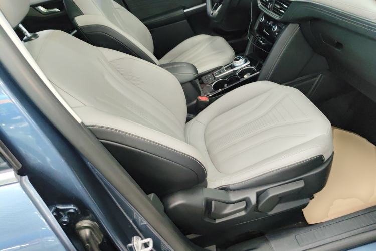 Used Ford Escape 2020 EcoBoost 245 Two-Wheel-Drive Titanium Edition Right Front Seat