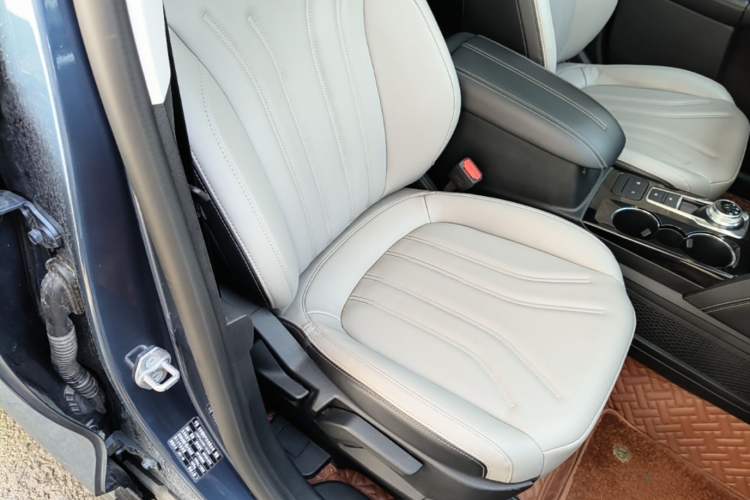 Used Ford Escape 2020 EcoBoost 245 Two-Wheel Drive Smart & Enjoyment Model Right Front Seat