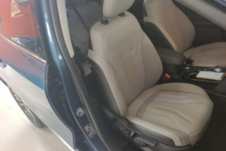 Used Ford Escape 2020 EcoBoost 245 Four-Wheel Drive Luxury Edition Right Front Seat