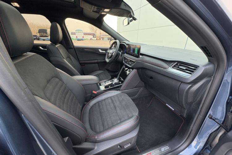 Used Ford Escape 2020 EcoBoost 245 Four-Wheel Drive ST-LINE Deluxe Edition Right Front Seat
