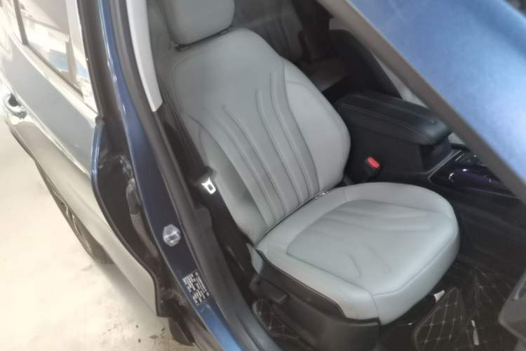 Used Ford Escape 2020 EcoBoost 245 Two-Wheel-Drive Comfort Edition Right Front Seat