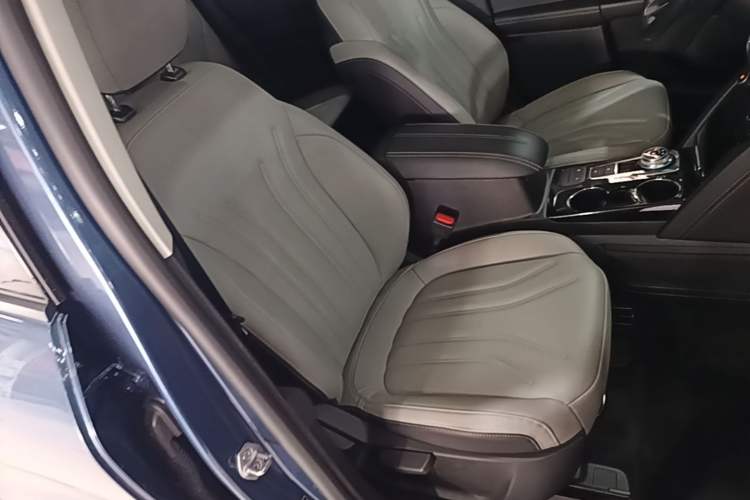 Used Ford Escape 2020 EcoBoost 245 Two-Wheel-Drive Comfort Edition Right Front Seat
