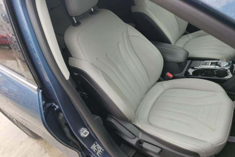 Used Ford Escape 2020 EcoBoost 245 Two-Wheel-Drive Titanium Edition Right Front Seat