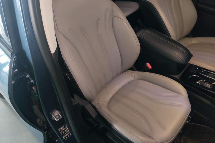 Used Ford Escape 2020 EcoBoost 245 Two-Wheel-Drive Comfort Edition Right Front Seat