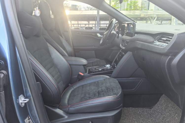 Used Ford Escape 2020 EcoBoost 245 Four-Wheel Drive ST-LINE Deluxe Edition Right Front Seat