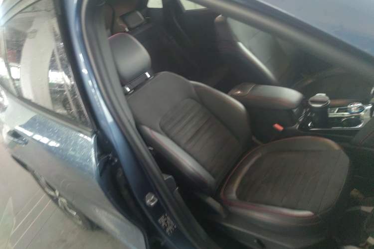 Used Ford Escape 2020 EcoBoost 245 Four-Wheel Drive ST-LINE Deluxe Edition Right Front Seat
