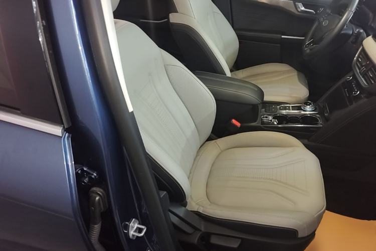 Used Ford Escape 2020 EcoBoost 245 Four-Wheel Drive Luxury Edition Right Front Seat
