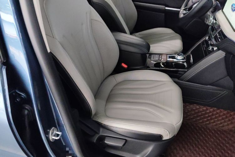 Used Ford Escape 2020 EcoBoost 245 Four-Wheel Drive Titanium Edition Right Front Seat