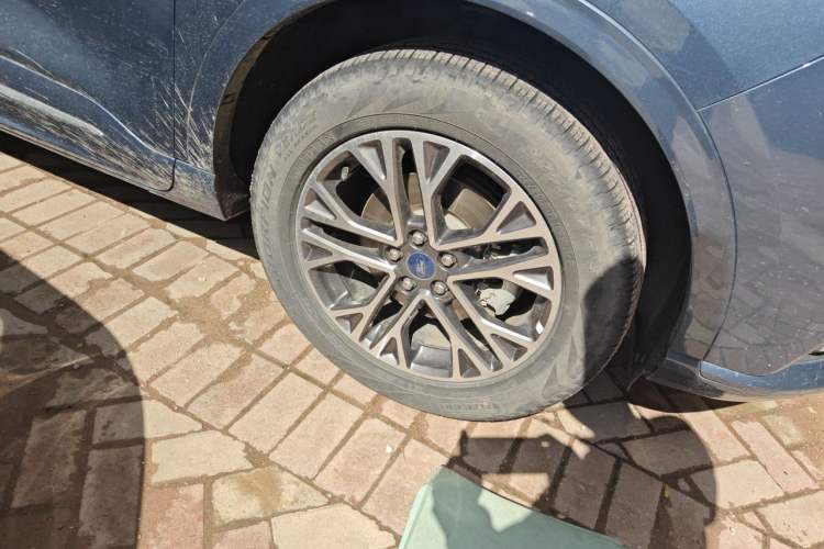 Used Ford Escape 2020 EcoBoost 245 Two-Wheel Drive Smart & Enjoyment Model Right Front Wheel Hub