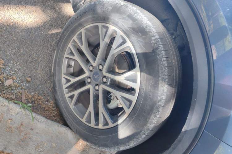 Used Ford Escape 2020 EcoBoost 245 Two-Wheel-Drive Titanium Edition Right Front Wheel Hub