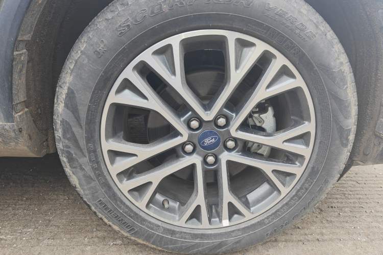 Used Ford Escape 2020 EcoBoost 245 Two-Wheel-Drive Titanium Edition Right Front Wheel Hub
