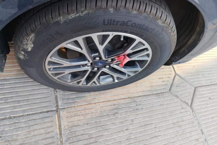 Used Ford Escape 2020 EcoBoost 245 Four-Wheel Drive Luxury Edition Right Front Wheel Hub