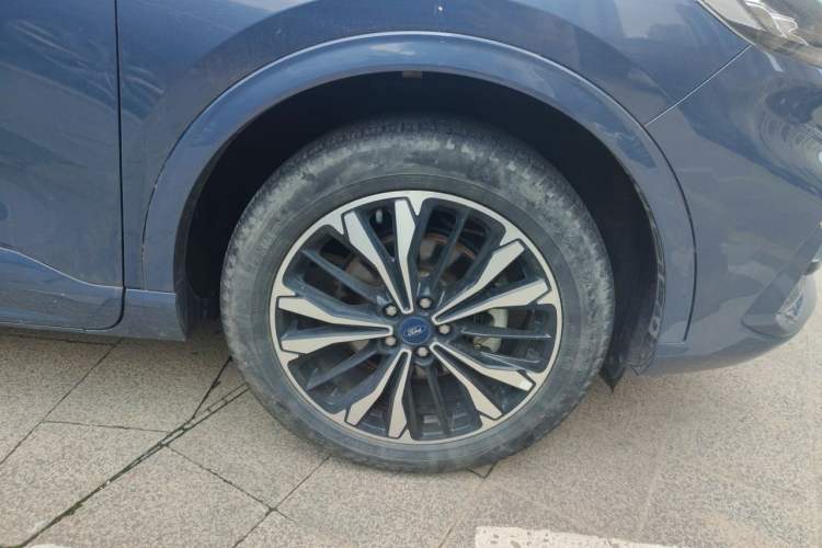 Used Ford Escape 2020 EcoBoost 245 Four-Wheel Drive ST-LINE Deluxe Edition Right Front Wheel Hub