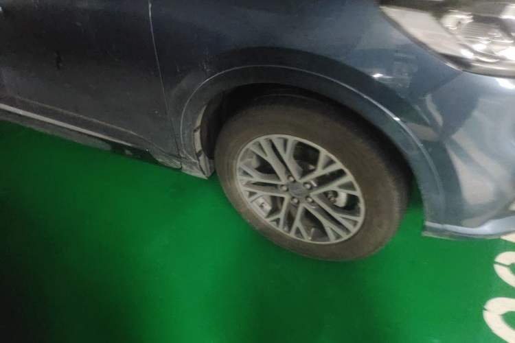 Used Ford Escape 2020 EcoBoost 245 Two-Wheel Drive Smart & Enjoyment Model Right Front Wheel Hub