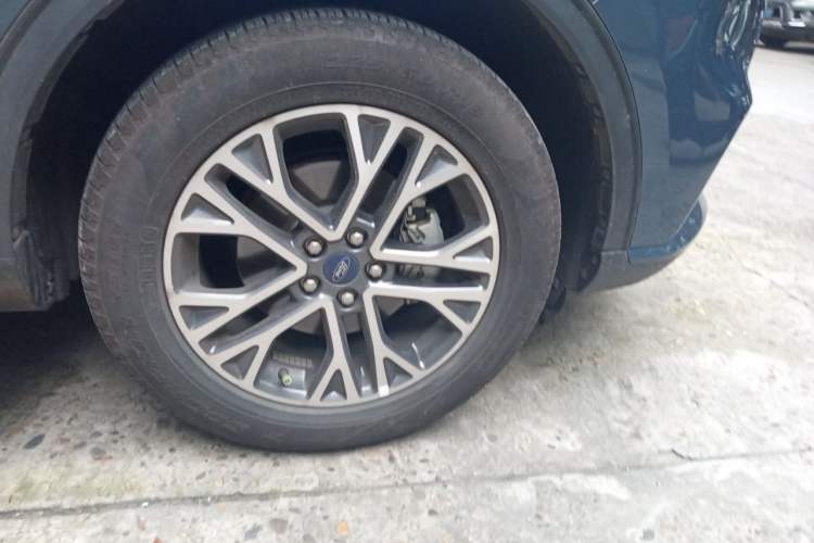 Used Ford Escape 2020 EcoBoost 245 Two-Wheel Drive Smart & Enjoyment Model Right Front Wheel Hub