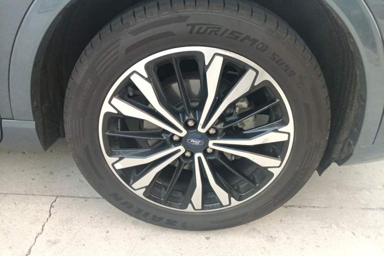 Used Ford Escape 2020 EcoBoost 245 Four-Wheel Drive ST-LINE Deluxe Edition Right Front Wheel Hub