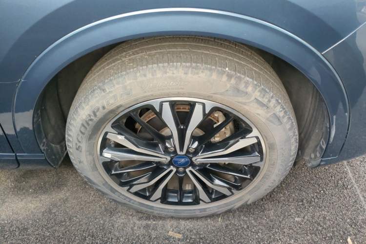 Used Ford Escape 2020 EcoBoost 245 Four-Wheel Drive ST-LINE Deluxe Edition Right Front Wheel Hub