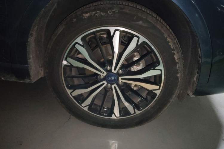 Used Ford Escape 2020 EcoBoost 245 Four-Wheel Drive ST-LINE Deluxe Edition Right Front Wheel Hub