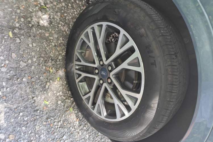 Used Ford Escape 2020 EcoBoost 245 Two-Wheel Drive Smart & Enjoyment Model Right Front Wheel Hub