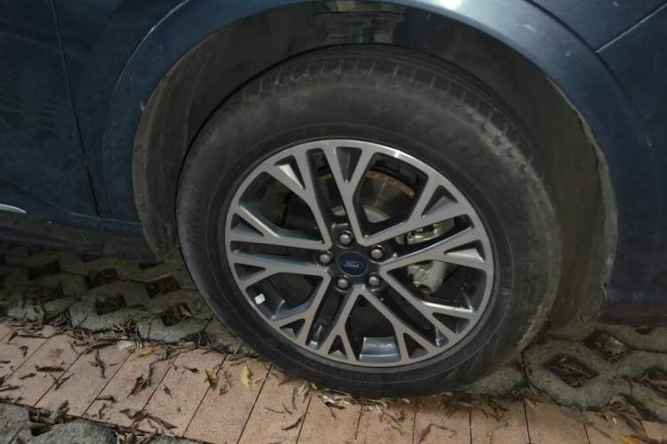 Used Ford Escape 2020 EcoBoost 245 Two-Wheel Drive Smart & Enjoyment Model Right Front Wheel Hub