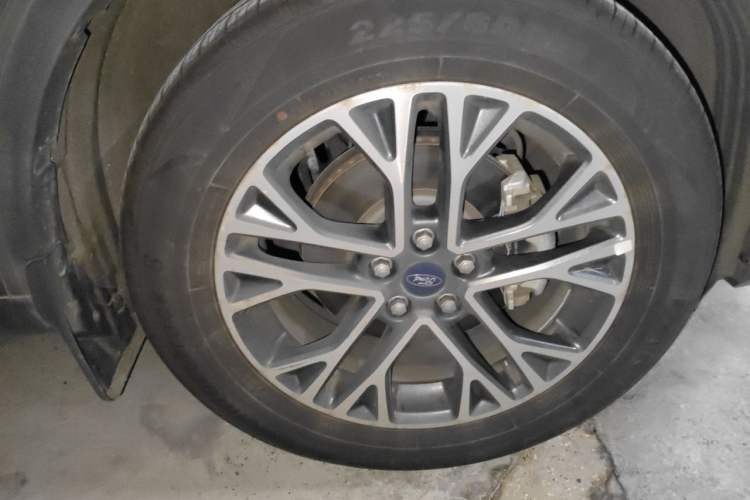 Used Ford Escape 2020 EcoBoost 245 Two-Wheel-Drive Titanium Edition Right Front Wheel Hub