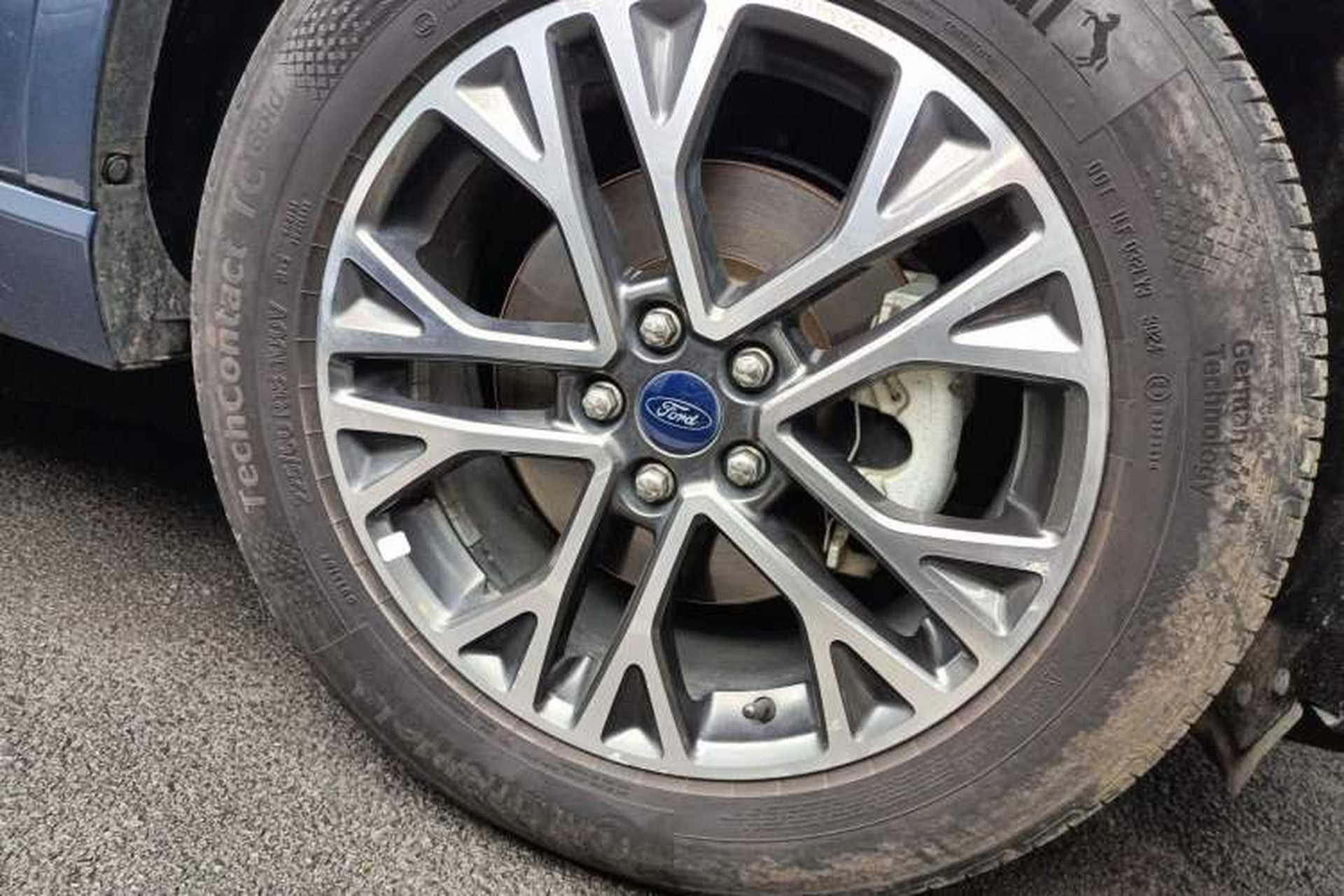 Used Ford Escape 2020 EcoBoost 245 Four-Wheel Drive Luxury Edition Right Front Wheel Hub