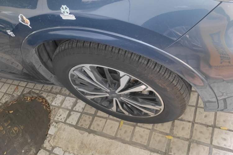 Used Ford Escape 2020 EcoBoost 245 Four-Wheel Drive ST-LINE Deluxe Edition Right Front Wheel Hub