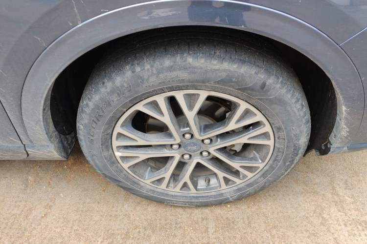 Used Ford Escape 2020 EcoBoost 245 Four-Wheel Drive Luxury Edition Right Front Wheel Hub