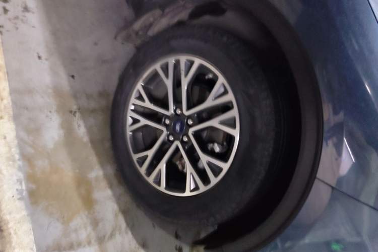 Used Ford Escape 2020 EcoBoost 245 4x4 Enjoyment Model Right Front Wheel Hub