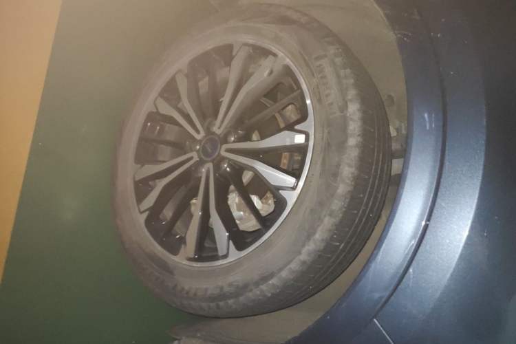 Used Ford Escape 2020 EcoBoost 245 Four-Wheel Drive ST-LINE Deluxe Edition Right Front Wheel Hub