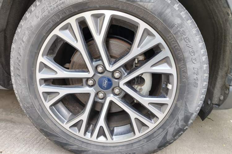 Used Ford Escape 2020 EcoBoost 245 Two-Wheel-Drive Titanium Edition Right Front Wheel Hub