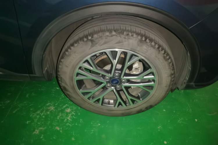 Used Ford Escape 2020 EcoBoost 245 Four-Wheel Drive Titanium Edition Right Front Wheel Hub