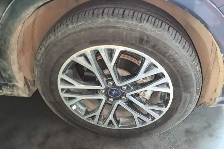 Used Ford Escape 2020 EcoBoost 245 Two-Wheel Drive Smart & Enjoyment Model Right Front Wheel Hub